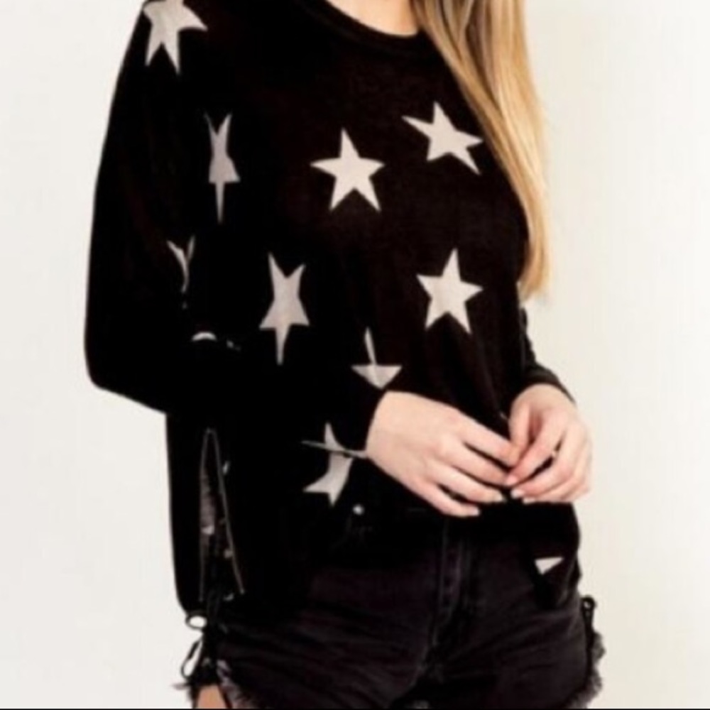 OLIVACEOUS STAR ZIPPER TOP WORN ONCE SIZE MED